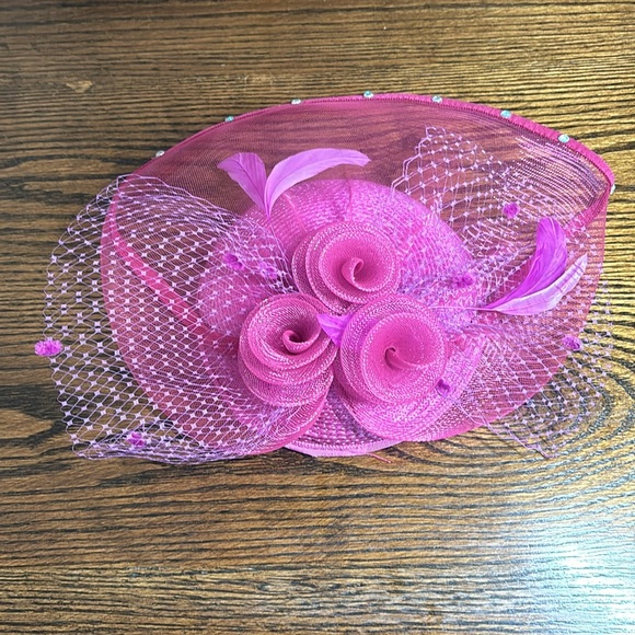 Fuchsia Fascinator with comb - Picture 3 of 8